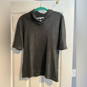 Tommy Hilfiger gray shirt sleeved sweater. Size Large.